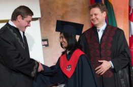 Palinkėjimas absolventams – būti darbštiems, išnaudoti naujas galimybes ir sugrįžti į savo Alma Mater