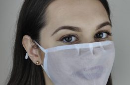 KTU studentų sėkmė JAV Silicio slėnio konkurse – sukurta permatoma apsauginė veido kaukė