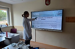 Nuo laboratorijos iki klasės:  KTU tyrėjai moko konstruoti saulės elementus