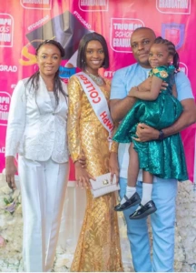 Storiausi paltai liko nepanaudoti Atvykdamas į Lietuvą, A. Amobonye nesitikėjo tokio nuoširdaus sutikimo iš žmonių, kurių niekada nebuvo sutikęs. Naujoji jo vadovė kartu su vyru pasitiko vos tik atvykus į Vilnių, o pirmąją dieną universitete tyrimų komanda surengė sutiktuves. „Tokio dėmesio nelaikau savaime suprantamu dalyku, todėl labai vertinu“, – sako jis, prisimindamas, kaip greitai pasijuto komandos dalimi. Rami Kauno atmosfera iš karto patraukė jo dėmesį. Kilęs iš Ibadano – gyvybingo Nigerijos miesto, kuriame gyvenimas prasideda dar prieš aušrą, – jis Lietuvoje atrado malonią pusiausvyrą. „Kasdienis gyvenimas čia kai kuo primena mano gimtąjį miestą – žmonės taip pat anksti keliasi ir rimtai imasi darbų, tik aplinka čia ramesnė ir labiau organizuota“, – pasakoja KTU Cheminės technologijos fakulteto (CTF) tyrėjas, dirbantis Polimerų chemijos ir technologijos katedroje. Ayodeji Emmanuel Tope Amobonye