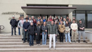 Projekto dalyviai prie AB &bdquo;Achema&ldquo; įmonės