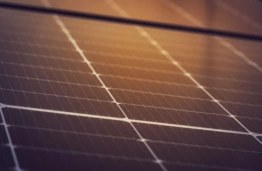 Saulės elementų ateitis sprendžiama molekulių lygmeniu: KTU doktorantė siekia suderinti efektyvumą ir stabilumą